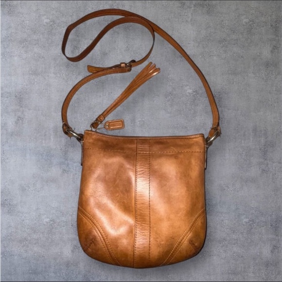 COACH Vintage Y2K Crossbody Small SoHo Swingpack Caramel Soft Leather Tassel - Picture 1 of 10